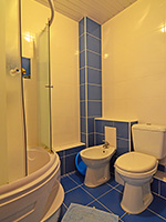 Ванная комната (выход на кухню), фото 1, Апартаменты на Московской в Евпатории