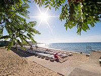 Пляж отеля «Фэмили Резорт» в Евпатории